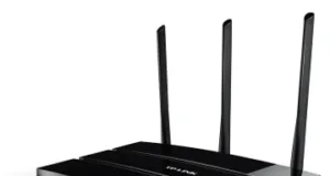Router avanzado con tres antenas externas