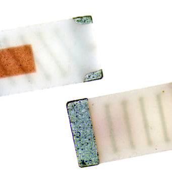 2450AD18A6050 Antena de triple banda con formato miniaturizado